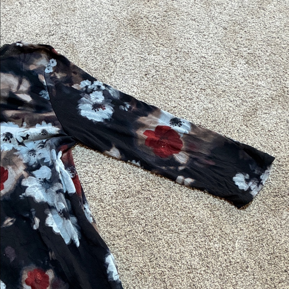 Simply Vera Vera Wang Women’s Black Floral Blouse Size Medium - Picture 7 of 7